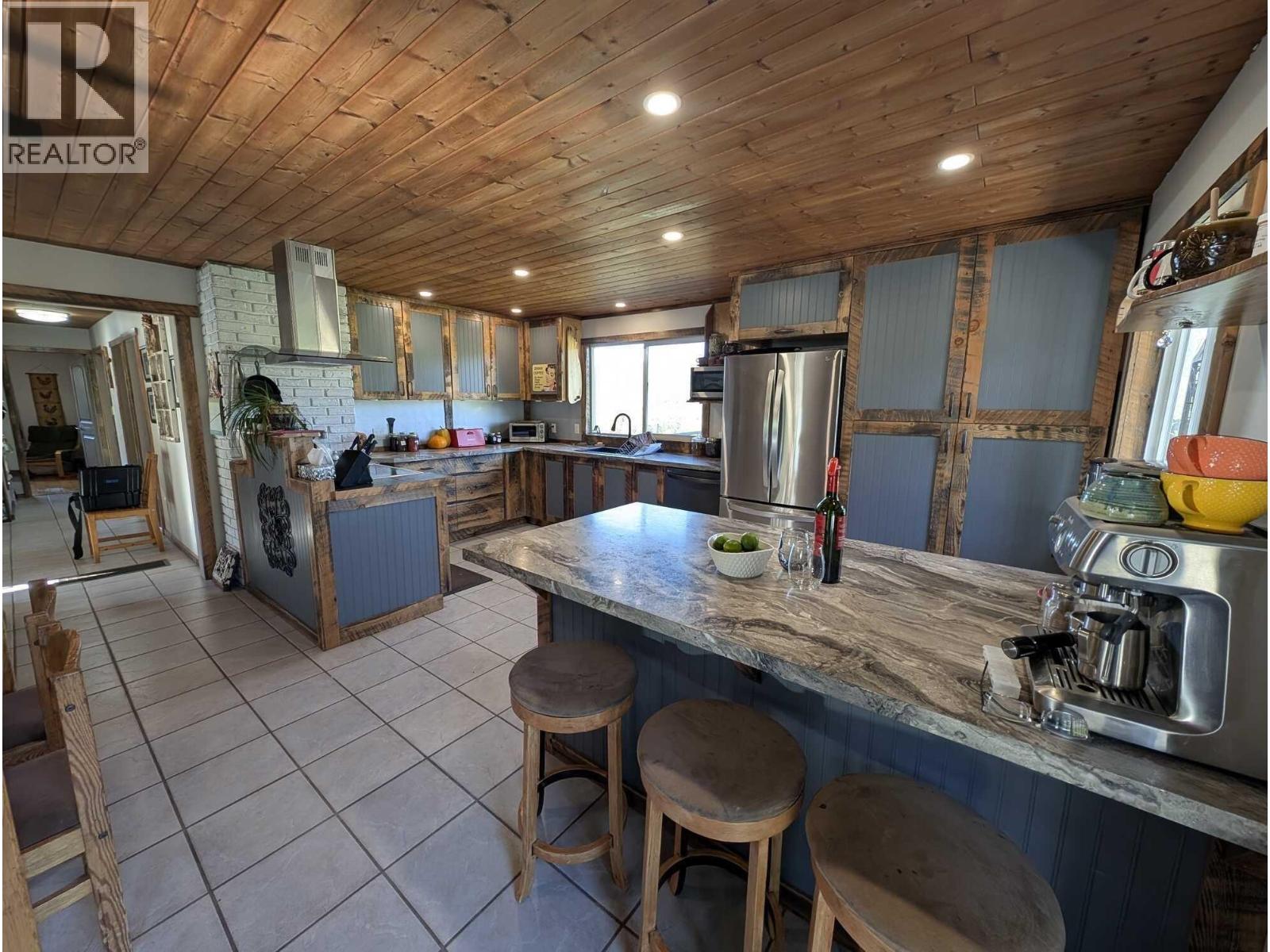 10281 Lee Road Property Photo 7
