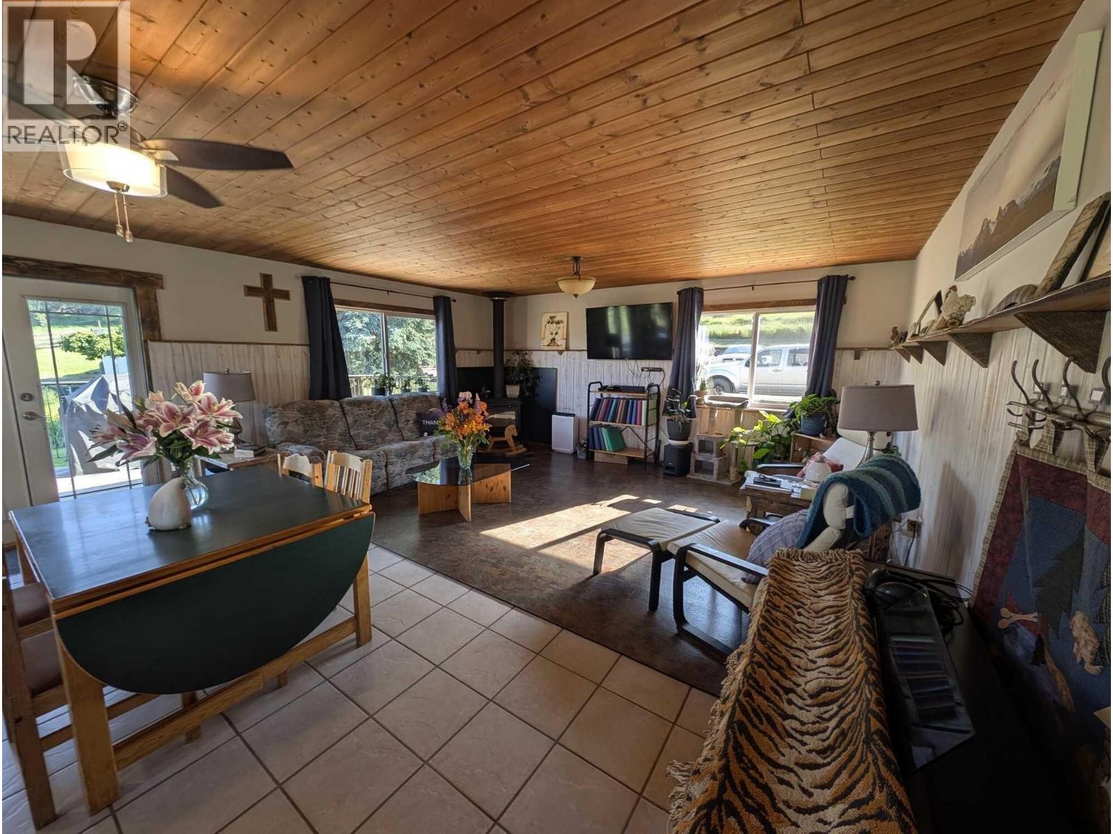10281 Lee Road Property Photo 9