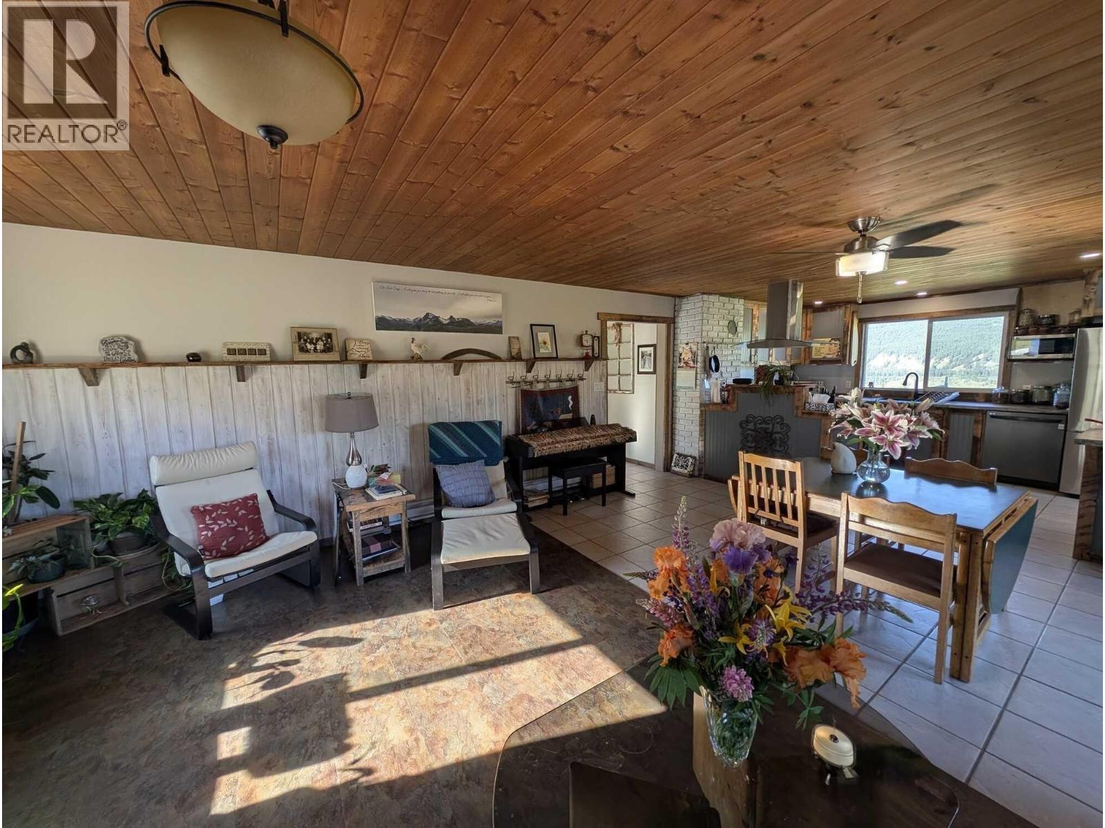10281 Lee Road Property Photo 10