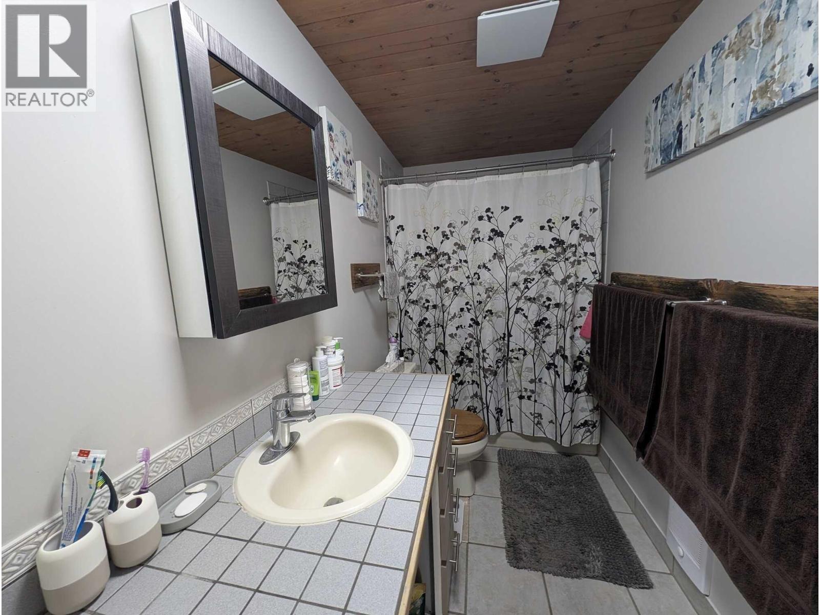 10281 Lee Road Property Photo 13
