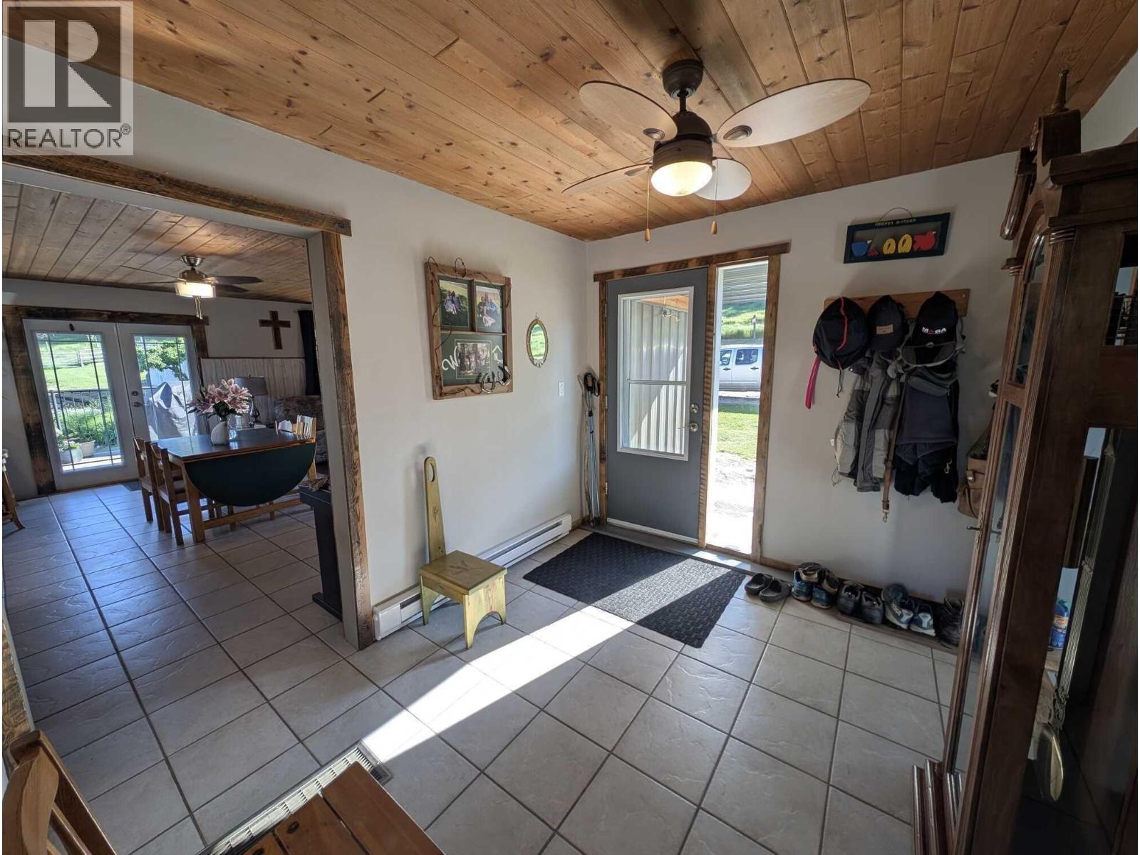 10281 Lee Road Property Photo 14