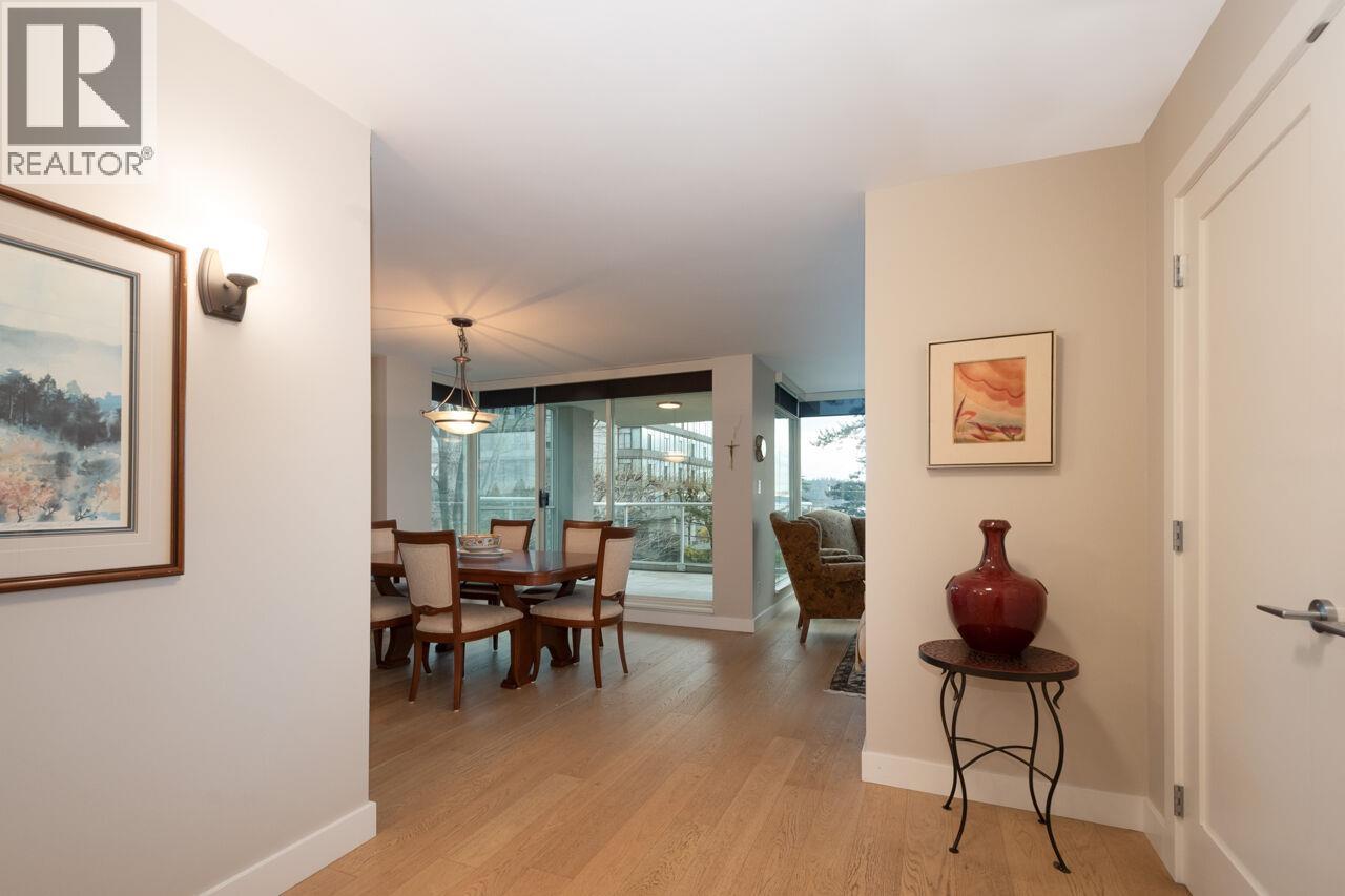 301 1455 Duchess Avenue Property Photo 2