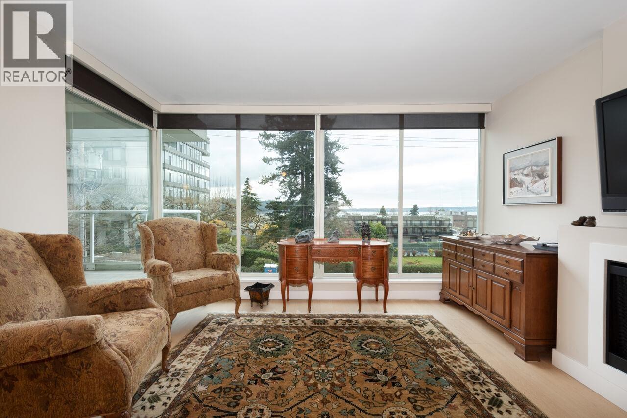 301 1455 Duchess Avenue Property Photo 5