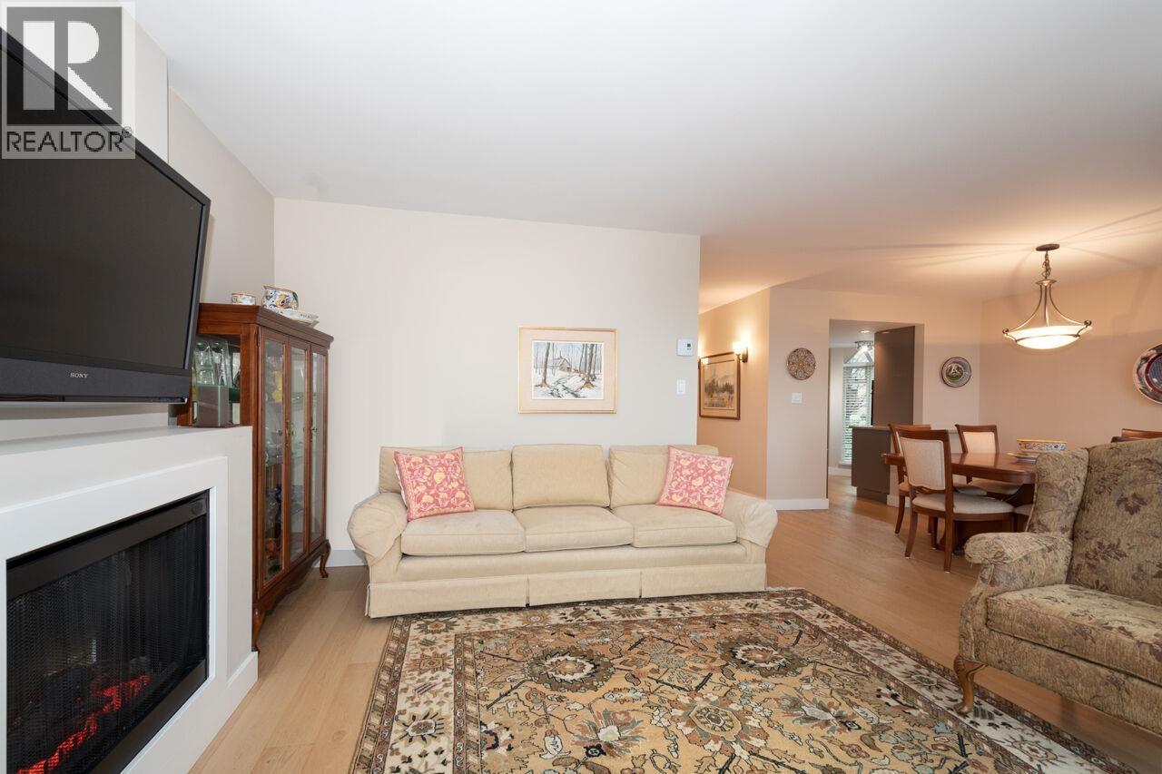 301 1455 Duchess Avenue Property Photo 6