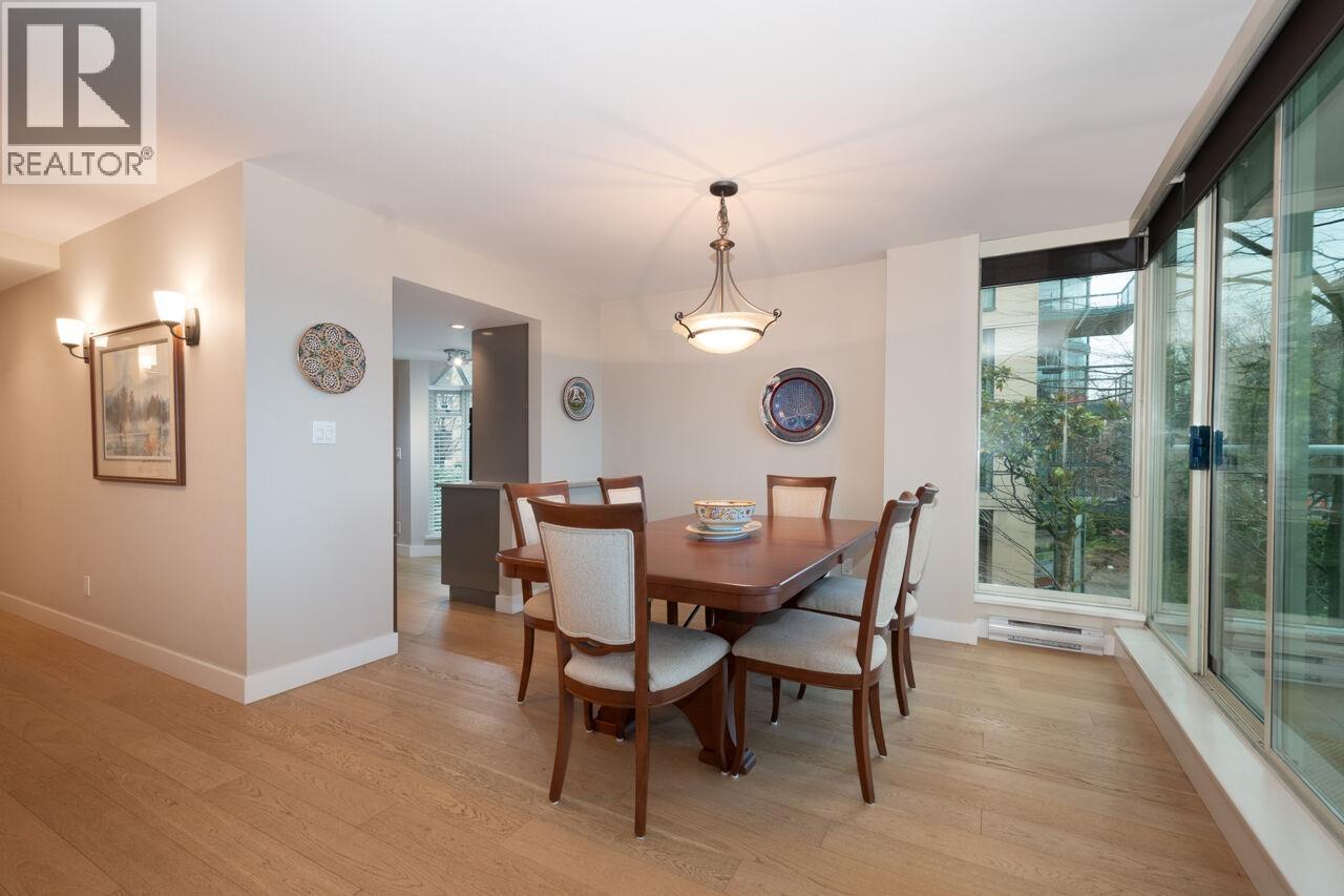 301 1455 Duchess Avenue Property Photo 7