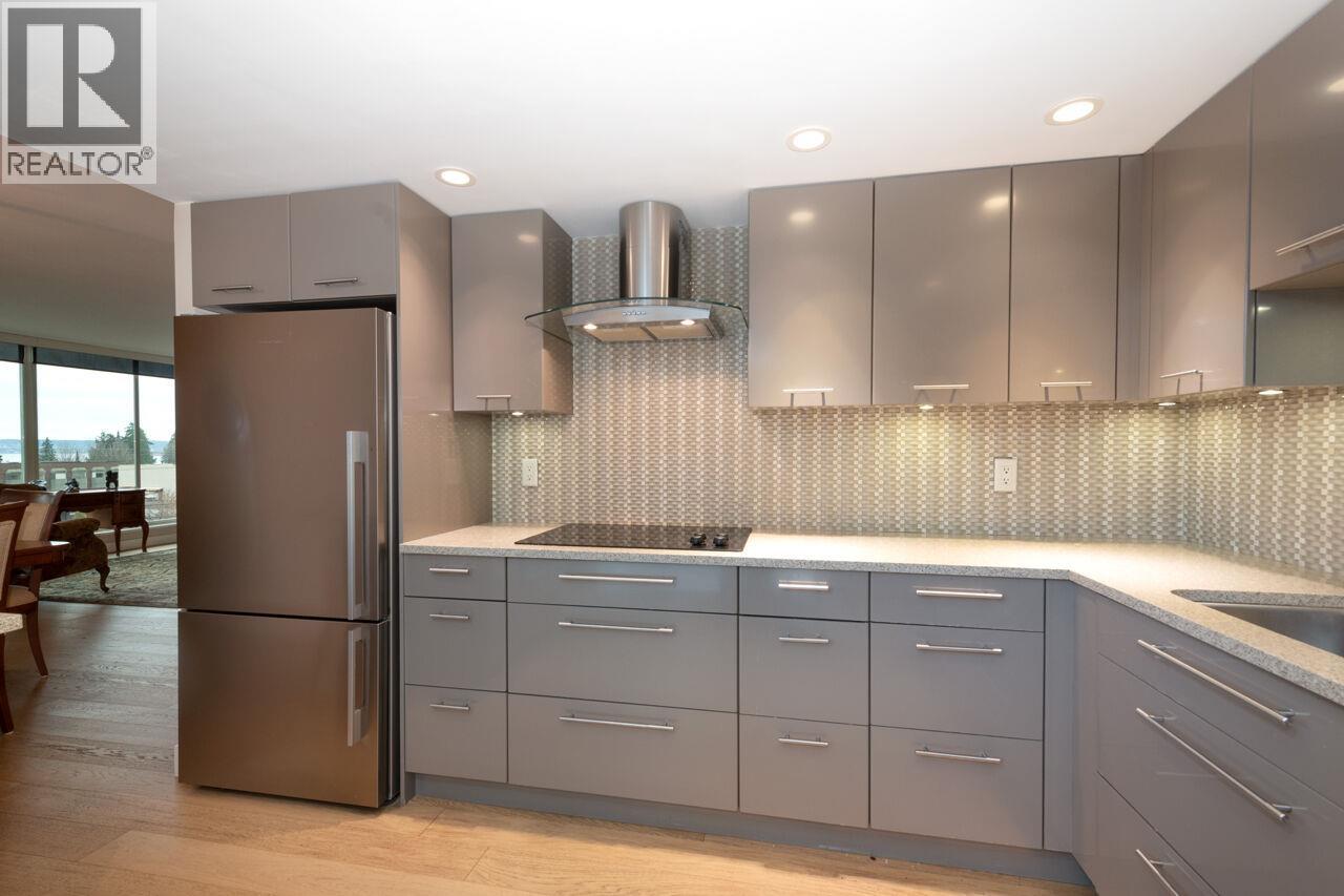 301 1455 Duchess Avenue Property Photo 12