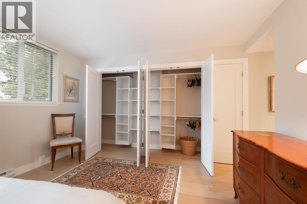 301 1455 Duchess Avenue Property Photo 18