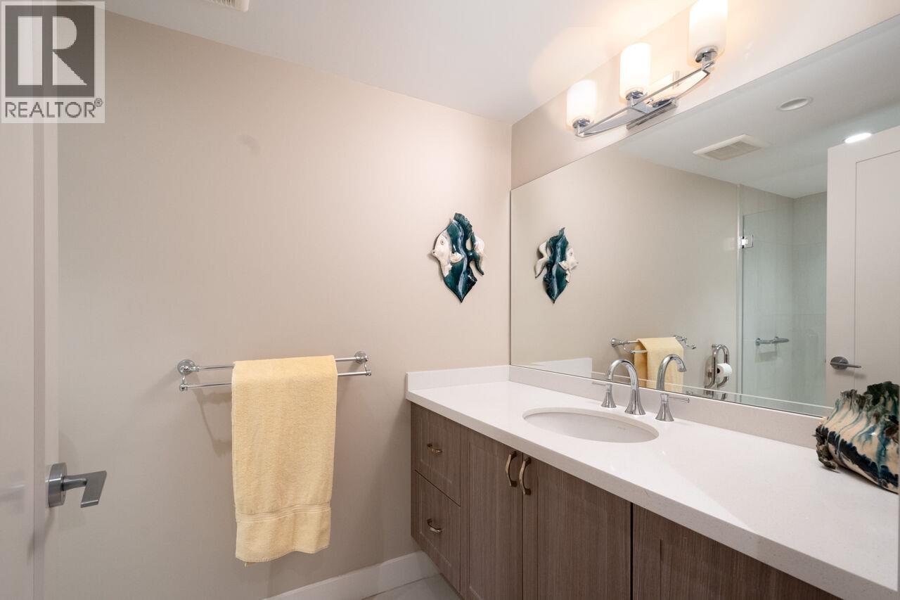 301 1455 Duchess Avenue Property Photo 19