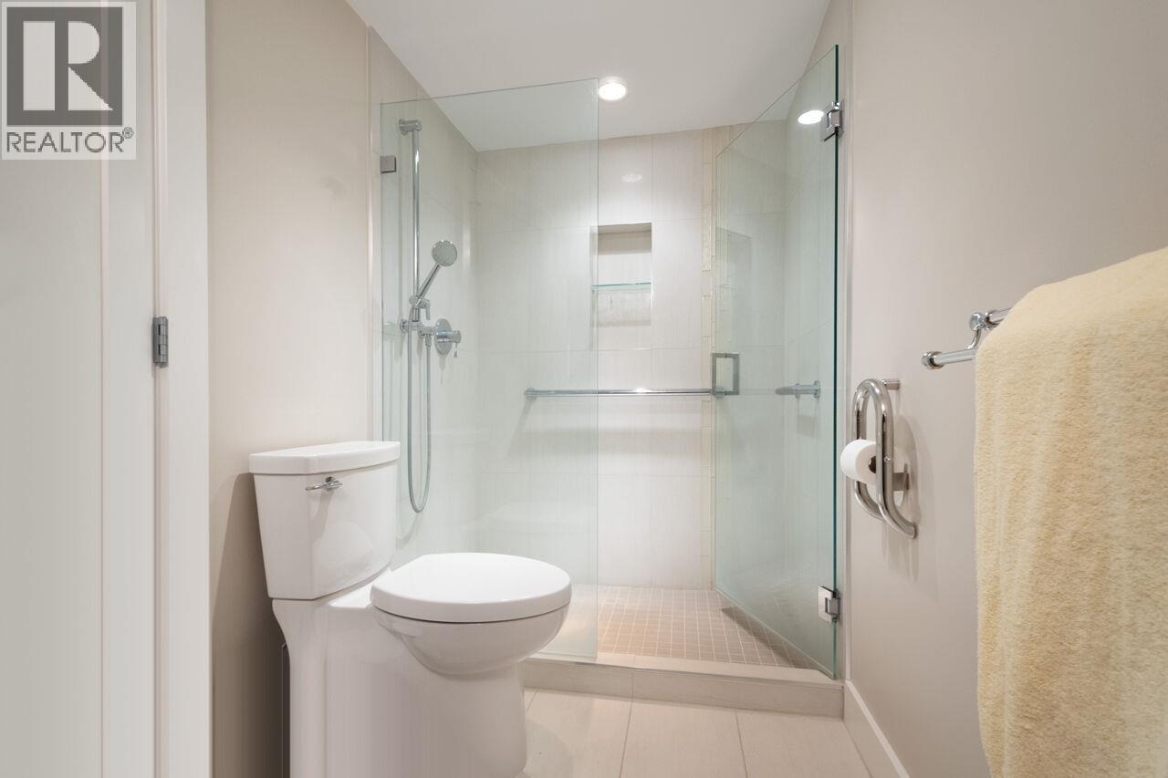 301 1455 Duchess Avenue Property Photo 20