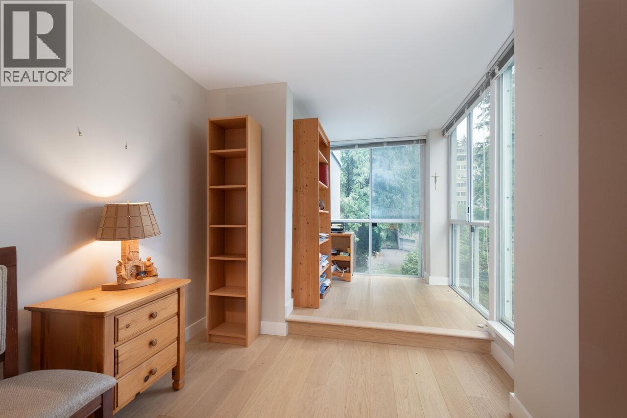 301 1455 Duchess Avenue Property Photo 22