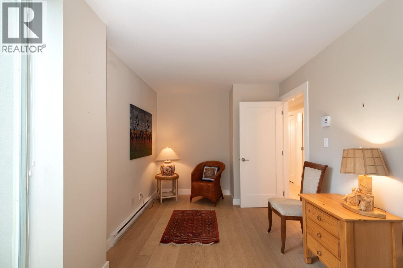 301 1455 Duchess Avenue Property Photo 24