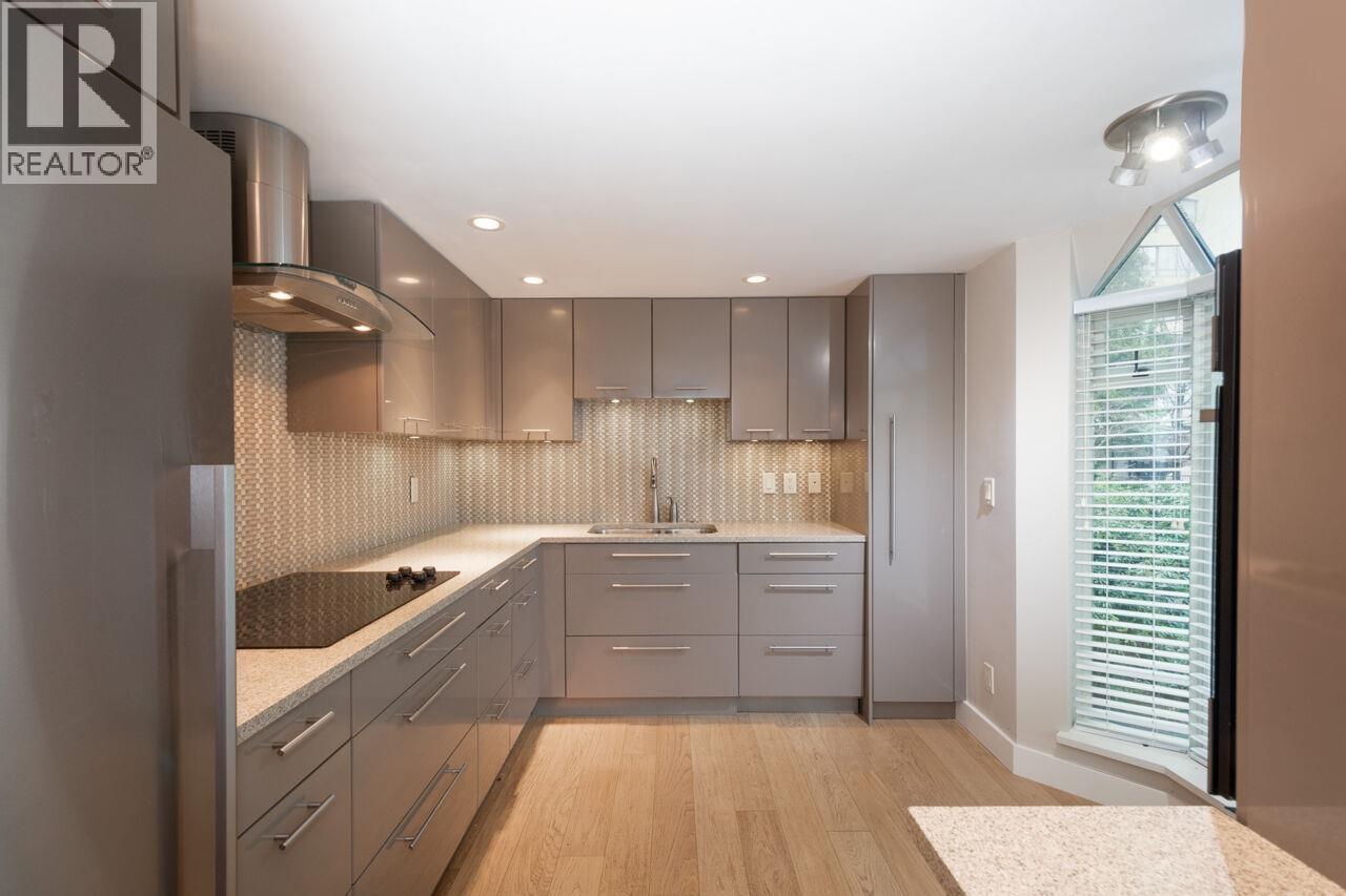 301 1455 Duchess Avenue Property Photo 27