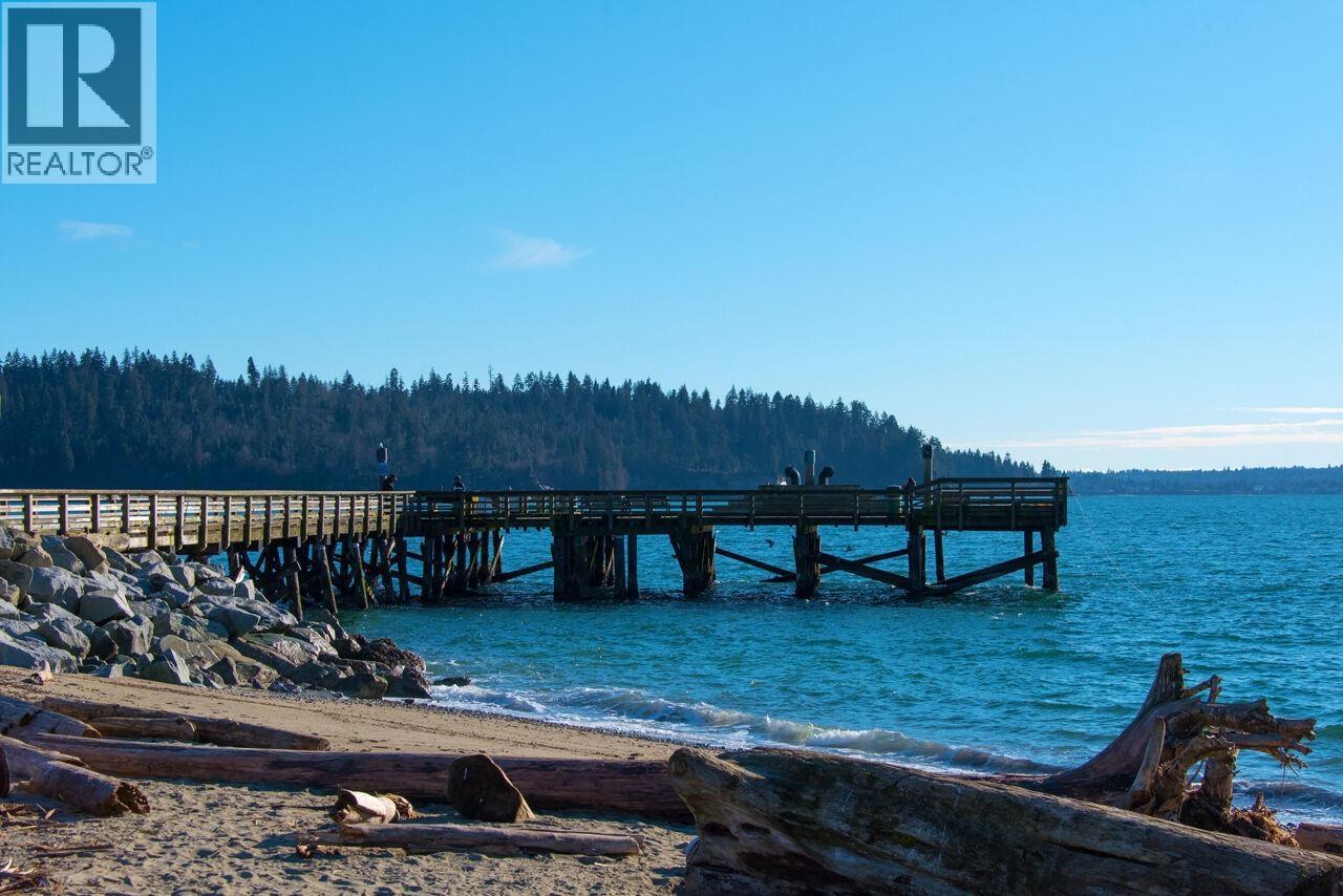 301 1455 Duchess Avenue Property Photo 28