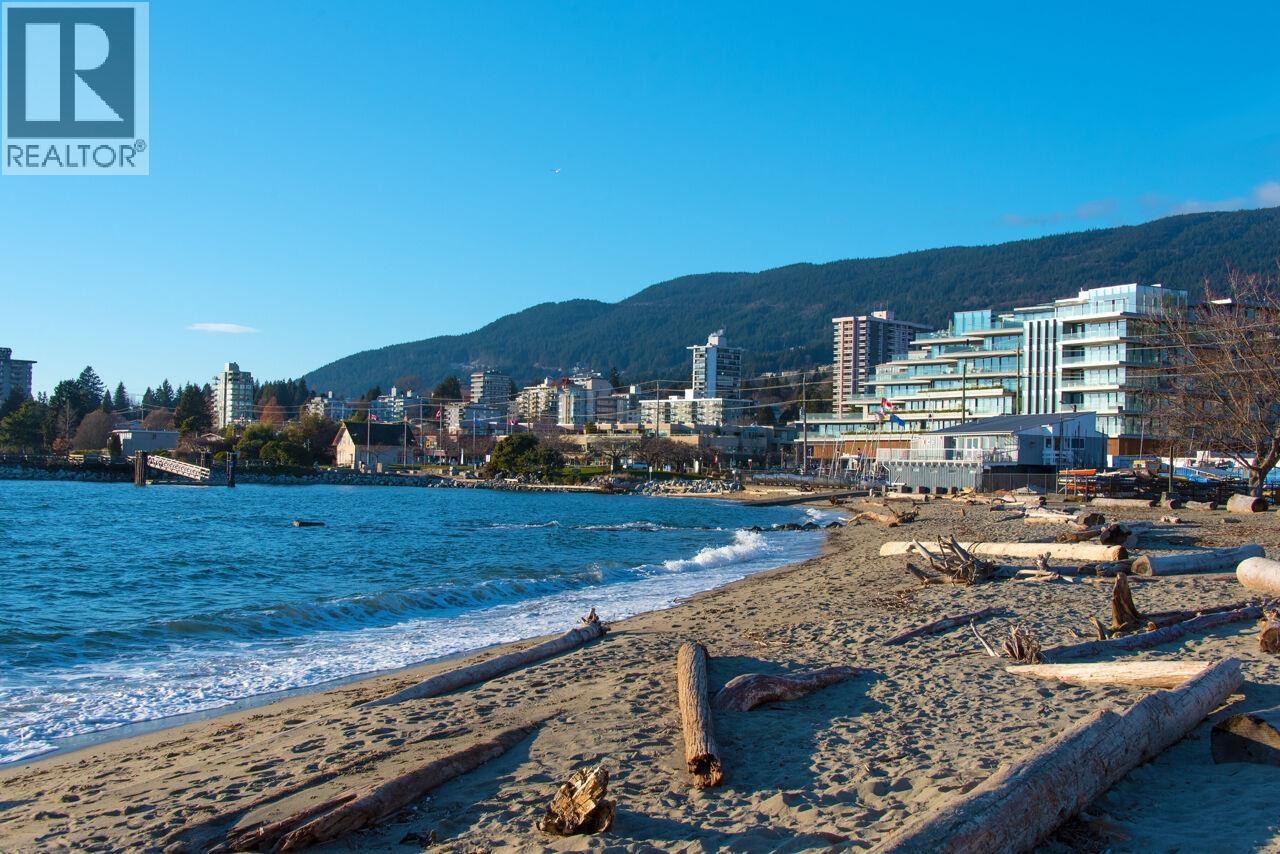 301 1455 Duchess Avenue Property Photo 31