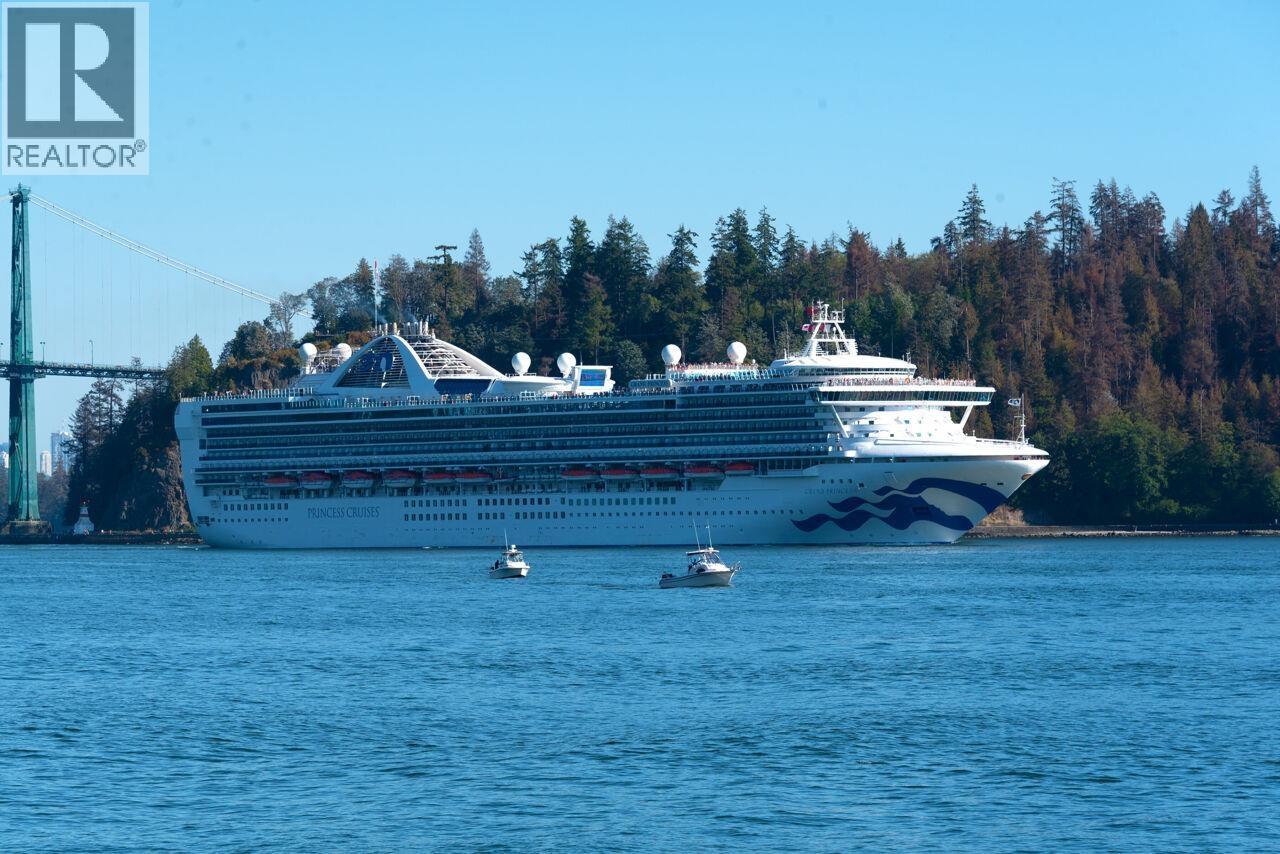 301 1455 Duchess Avenue Property Photo 35