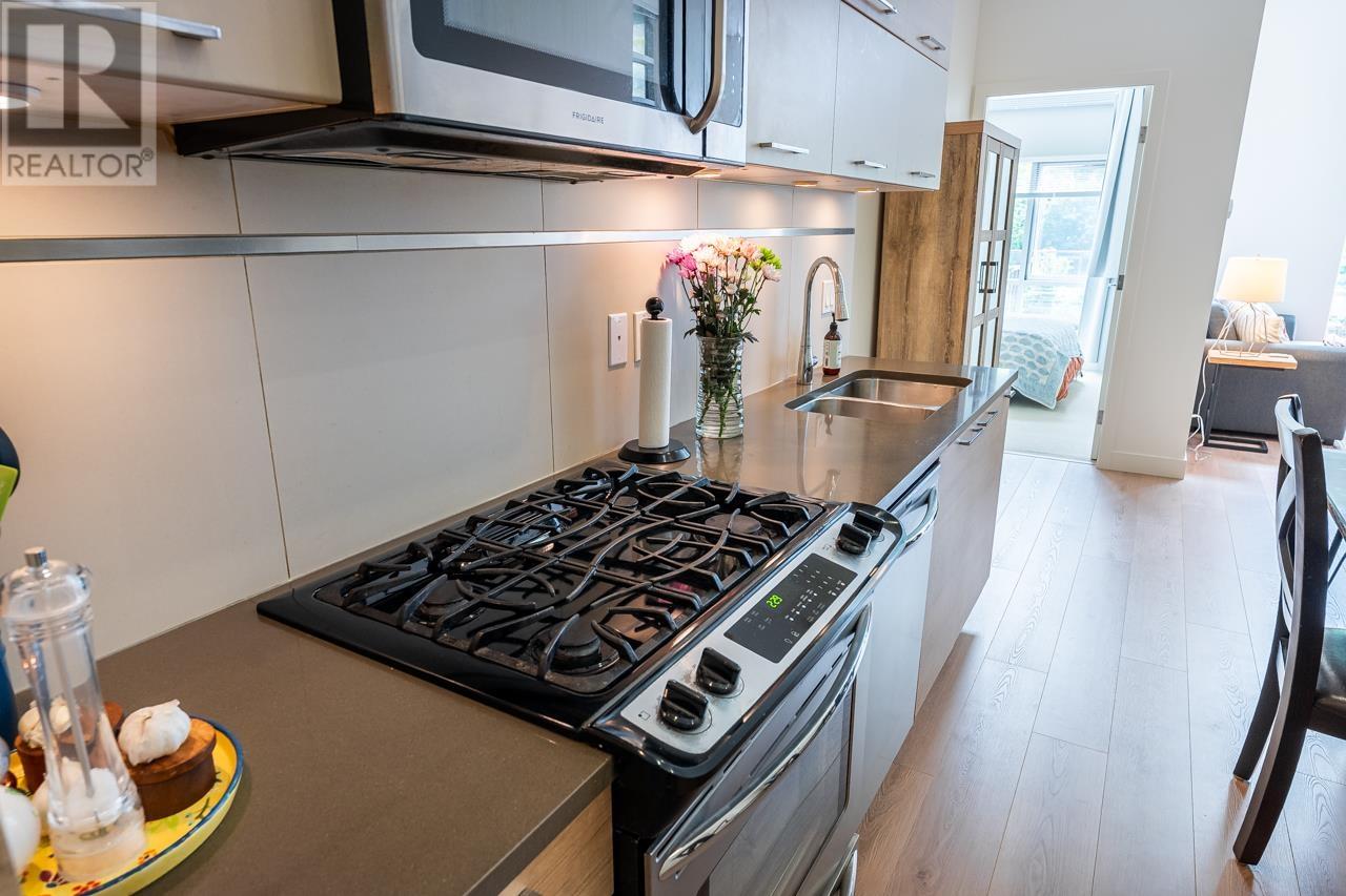 6 9150 University High Street Property Photo 10