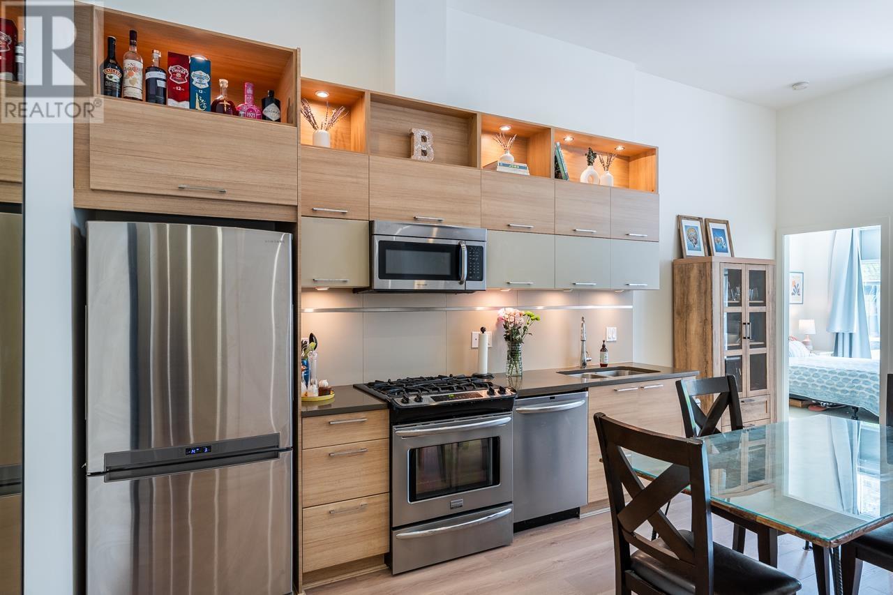 6 9150 University High Street Property Photo 12