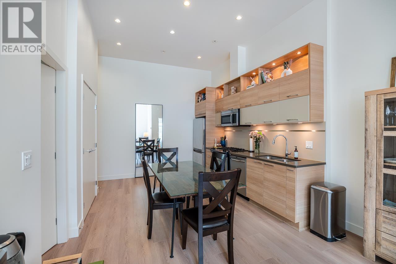 6 9150 University High Street Property Photo 16