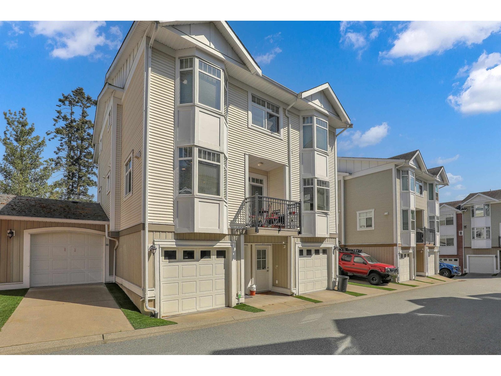 22 19551 66 Avenue Property Photo 1