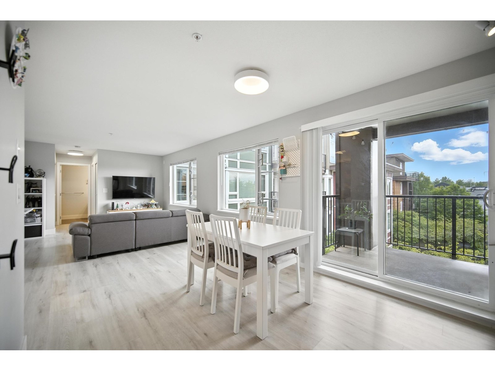 305 13740 75a Avenue Property Photo 1