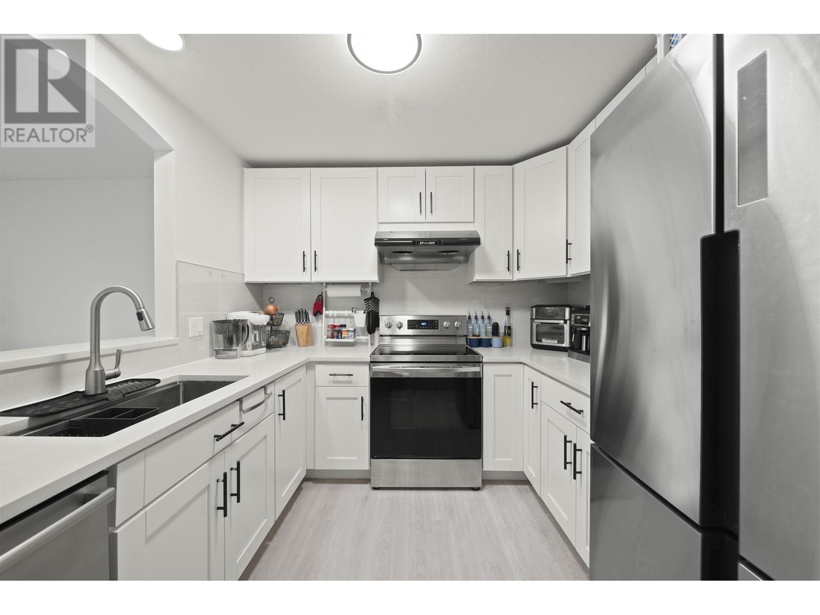 215 8180 Jones Road Property Photo 1