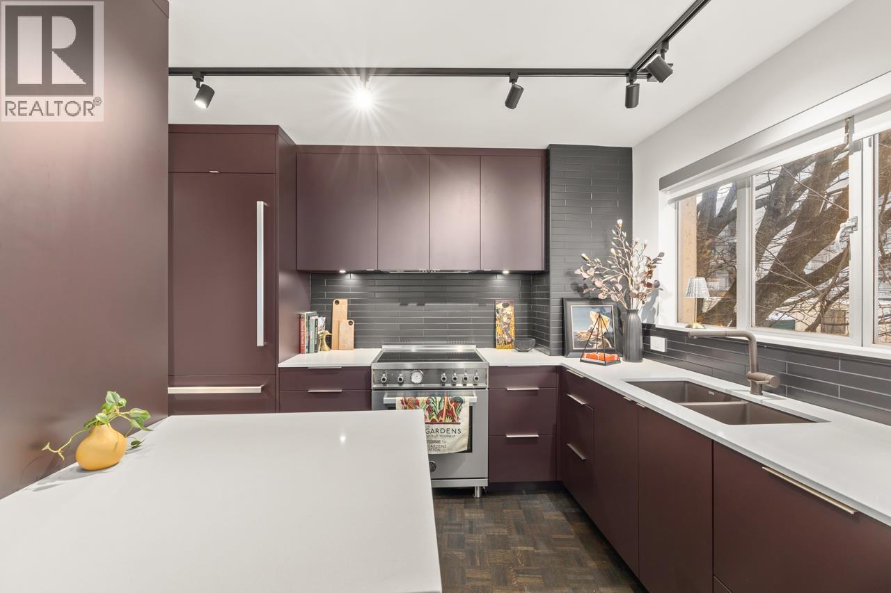 101 2135 Argyle Avenue Property Photo 9