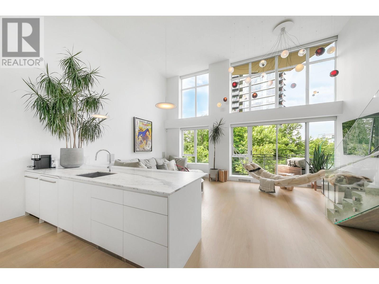 307 29 SMITHE MEWS Property Photo 1