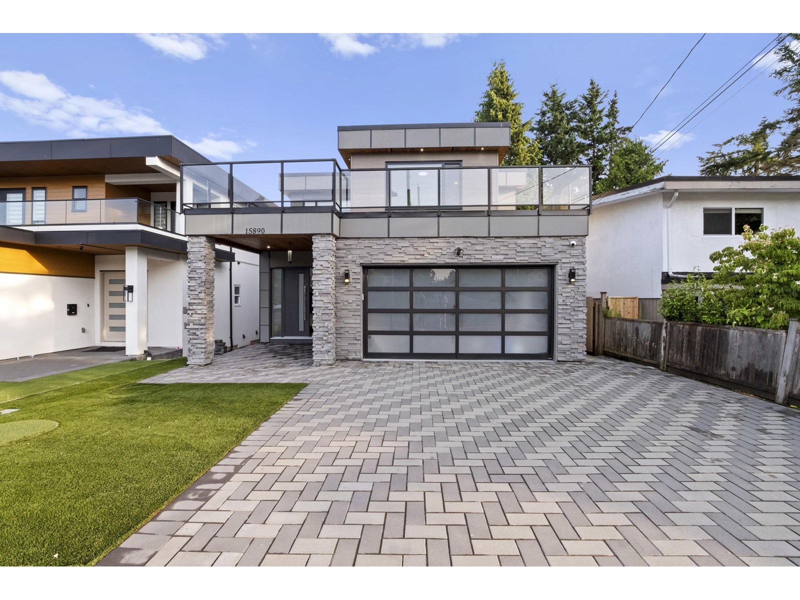 15890 Russell Avenue Property Photo