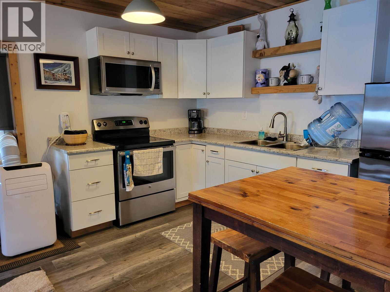 8687 Gala Bay Road Property Photo 12