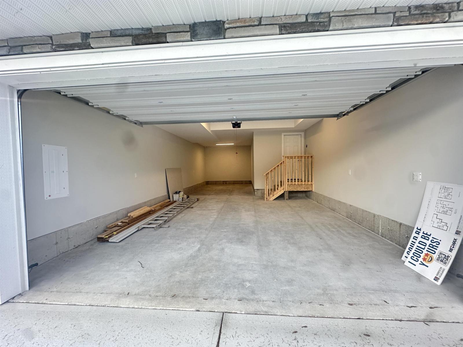 1973 Sparrow Hawk Place, Mt Woodside Property Photo 2