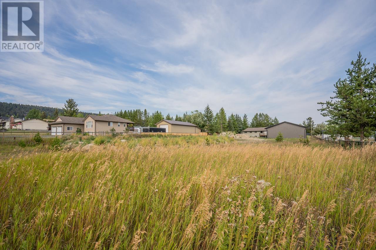 6506 Grey Crescent Property Photo 3