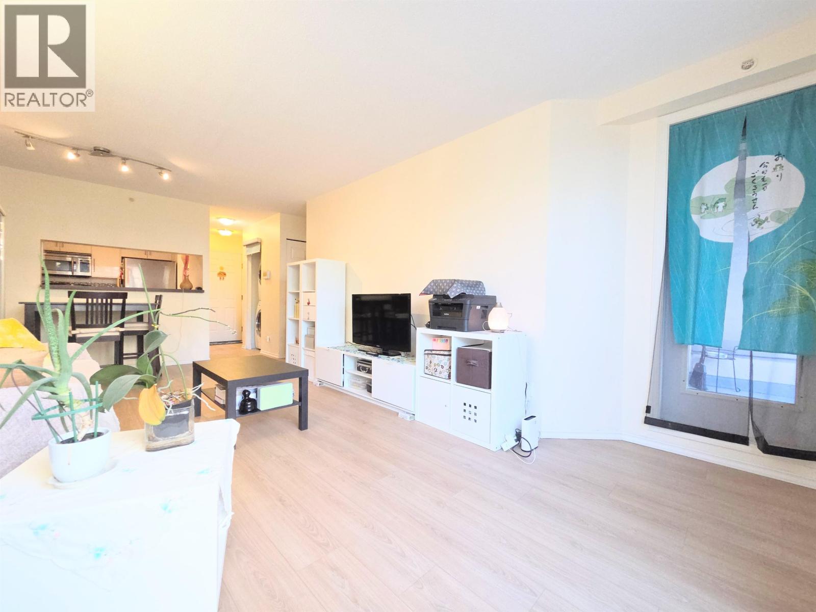301 5189 Gaston Street Property Photo 1