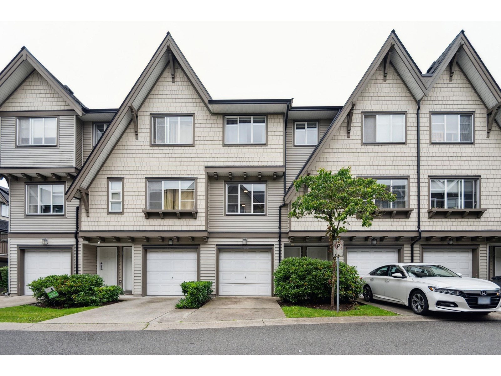 26 15871 85 AVENUE Property Photo 1