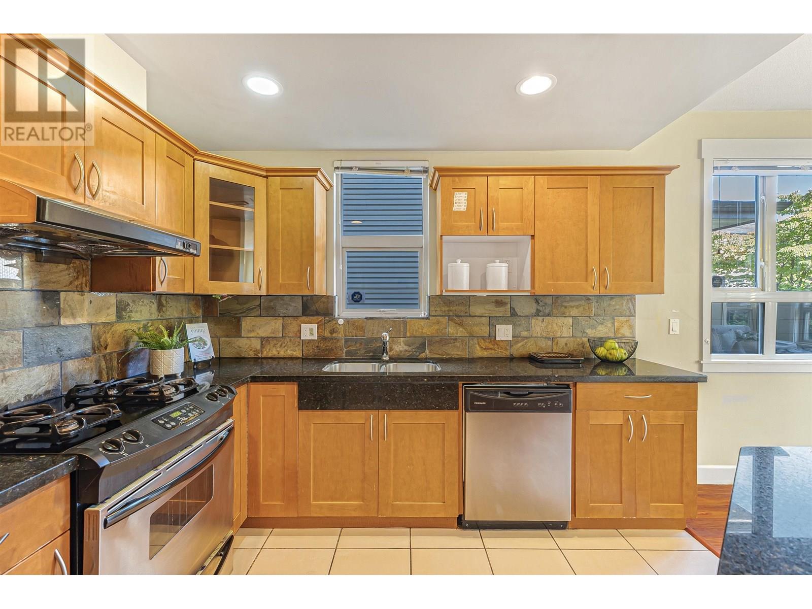 6300 Birch Street #71 Property Photo 7