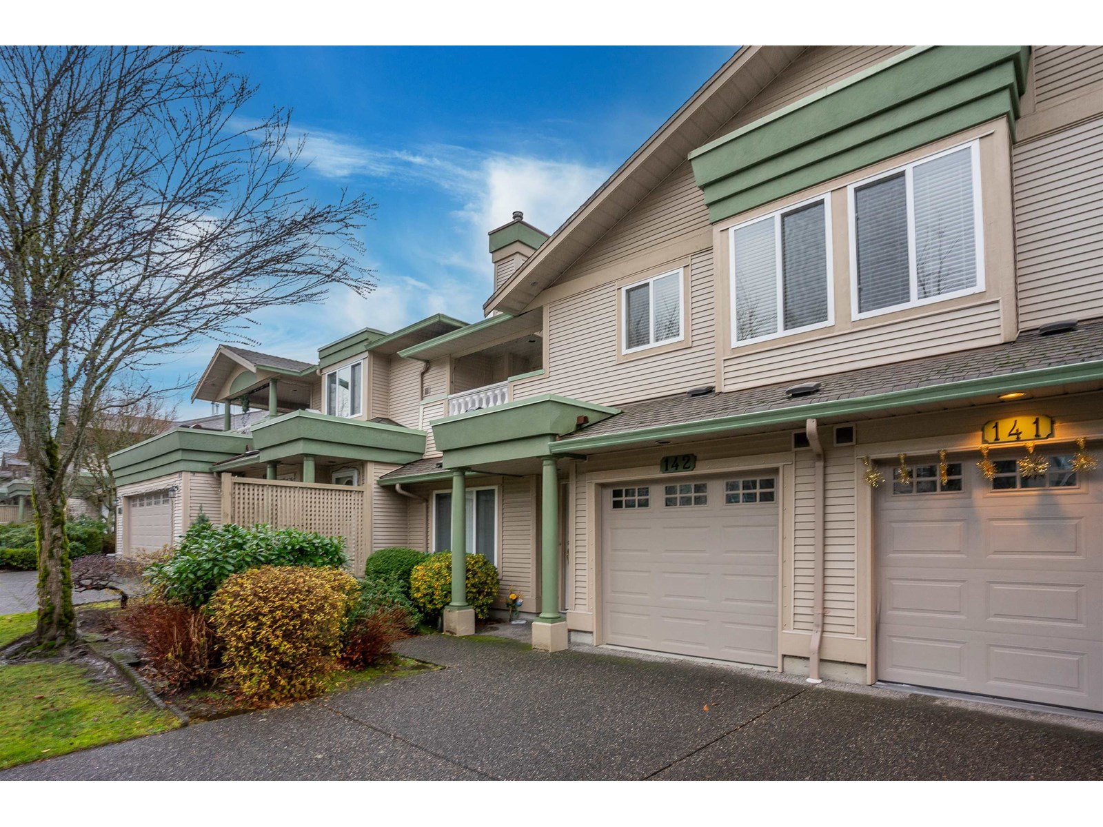 142 13888 70 AVENUE Property Photo 1