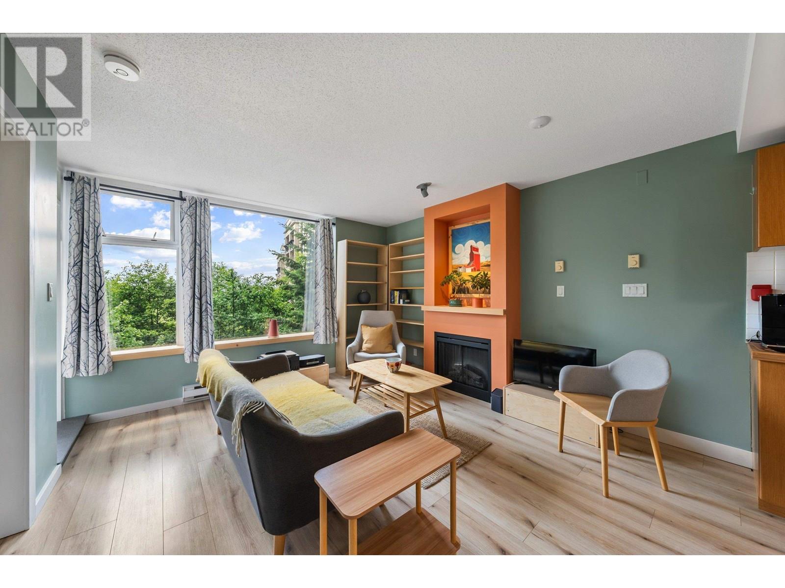 309 9298 University Crescent Property Photo 1