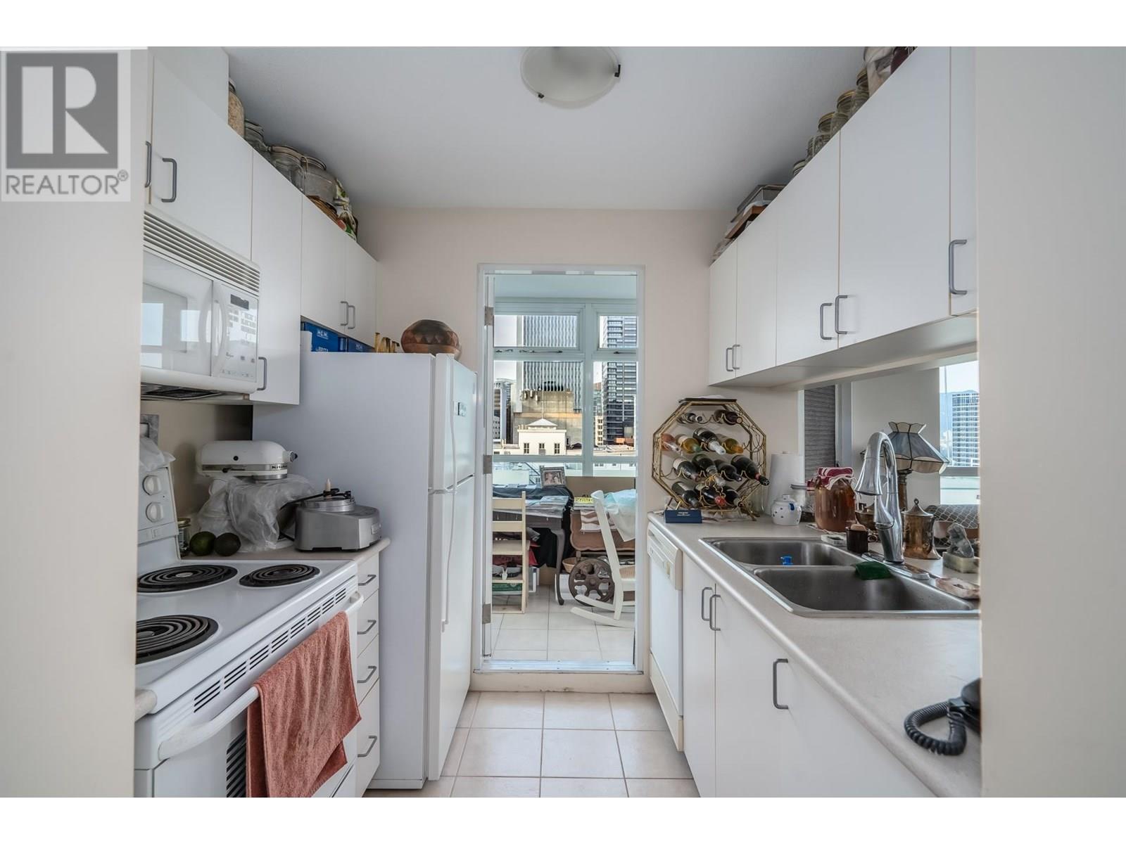 1604 438 Seymour Street Property Photo 6