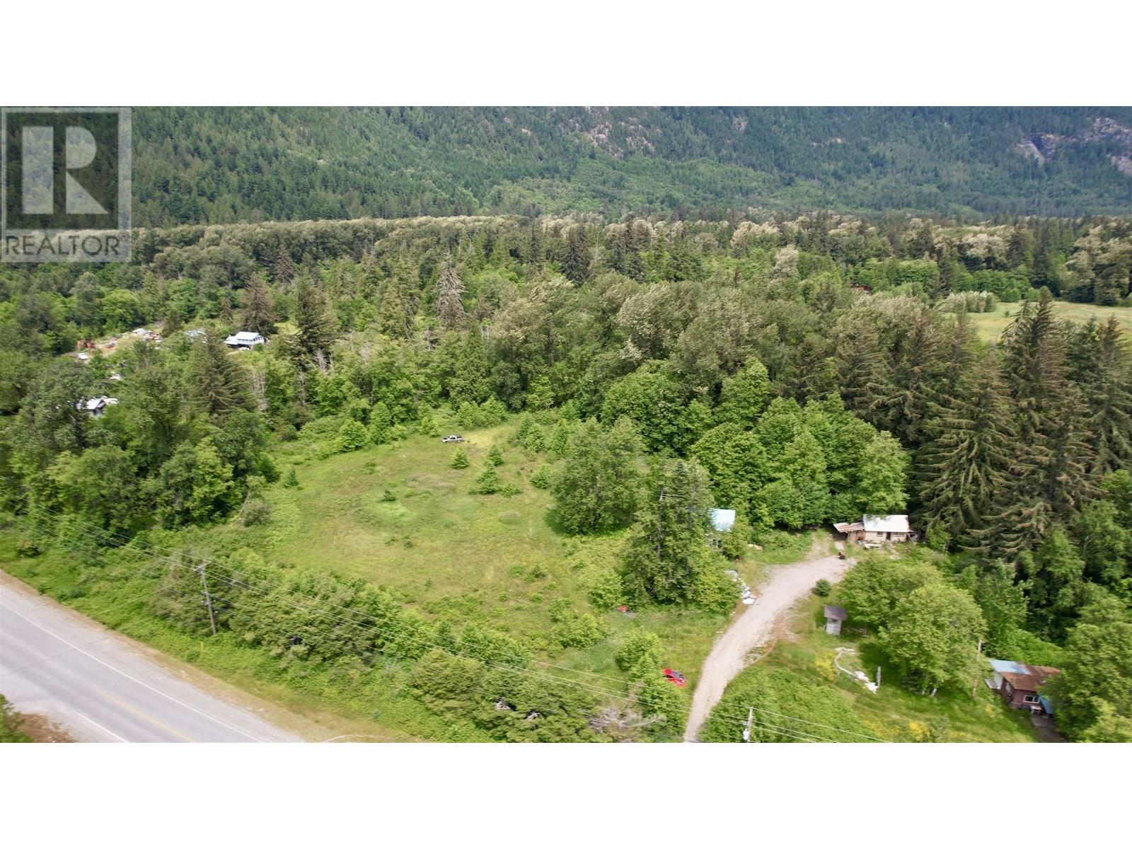 860 Mackenzie 20 Highway Property Photo 1