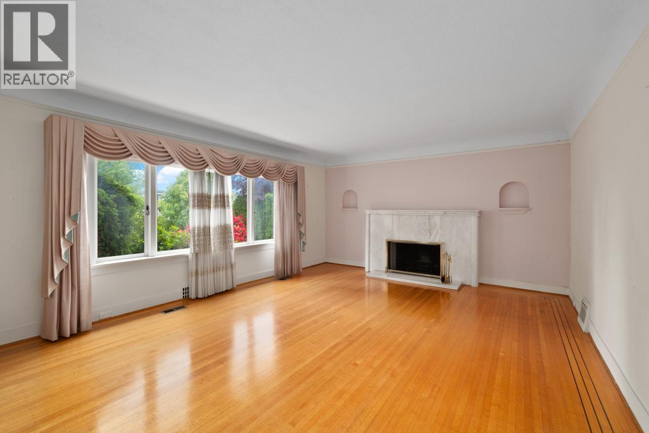 2676 West 33rd Avenue Property Photo 5