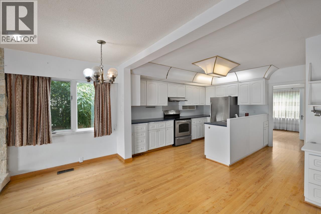 2676 West 33rd Avenue Property Photo 9