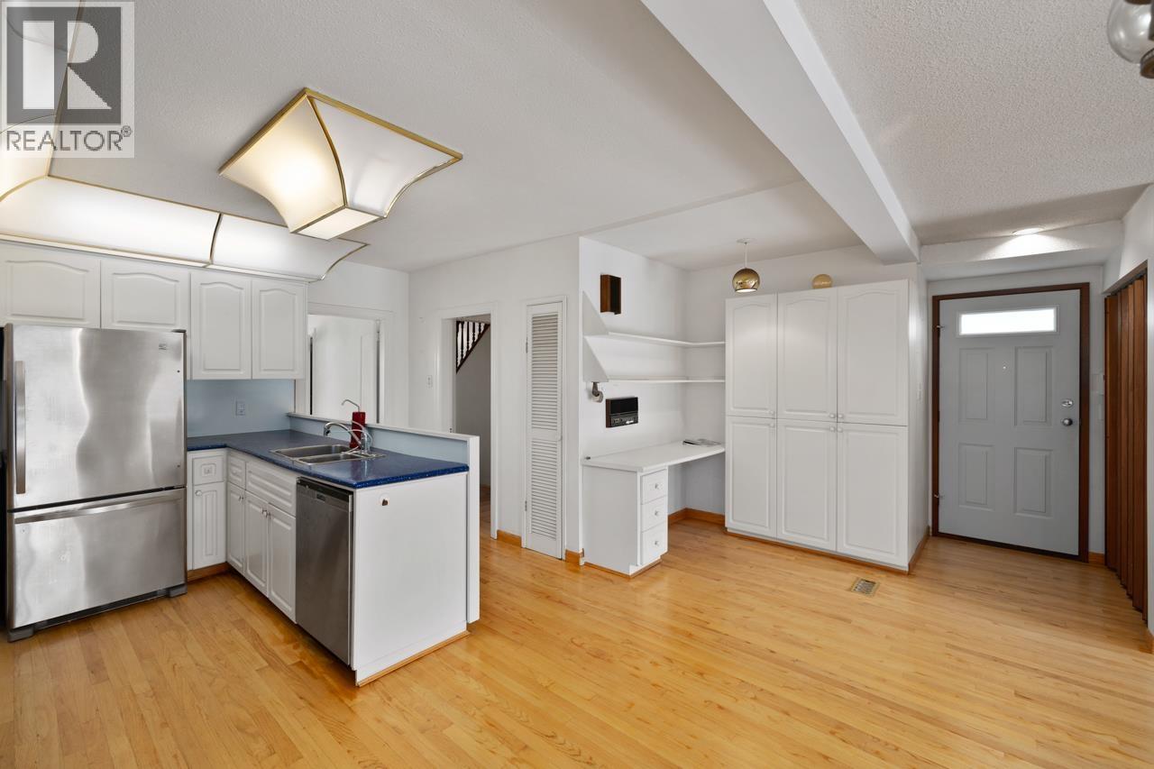 2676 West 33rd Avenue Property Photo 11