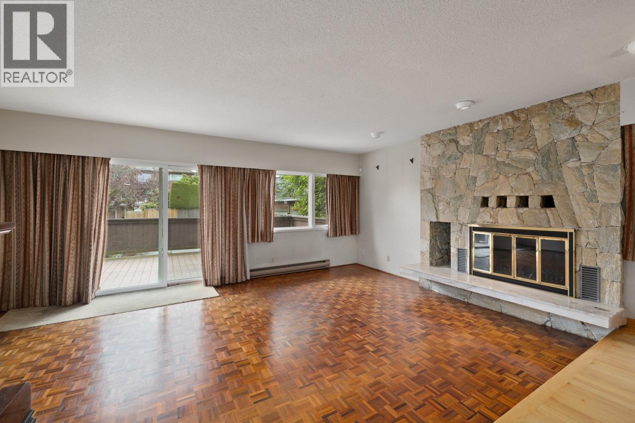 2676 West 33rd Avenue Property Photo 13