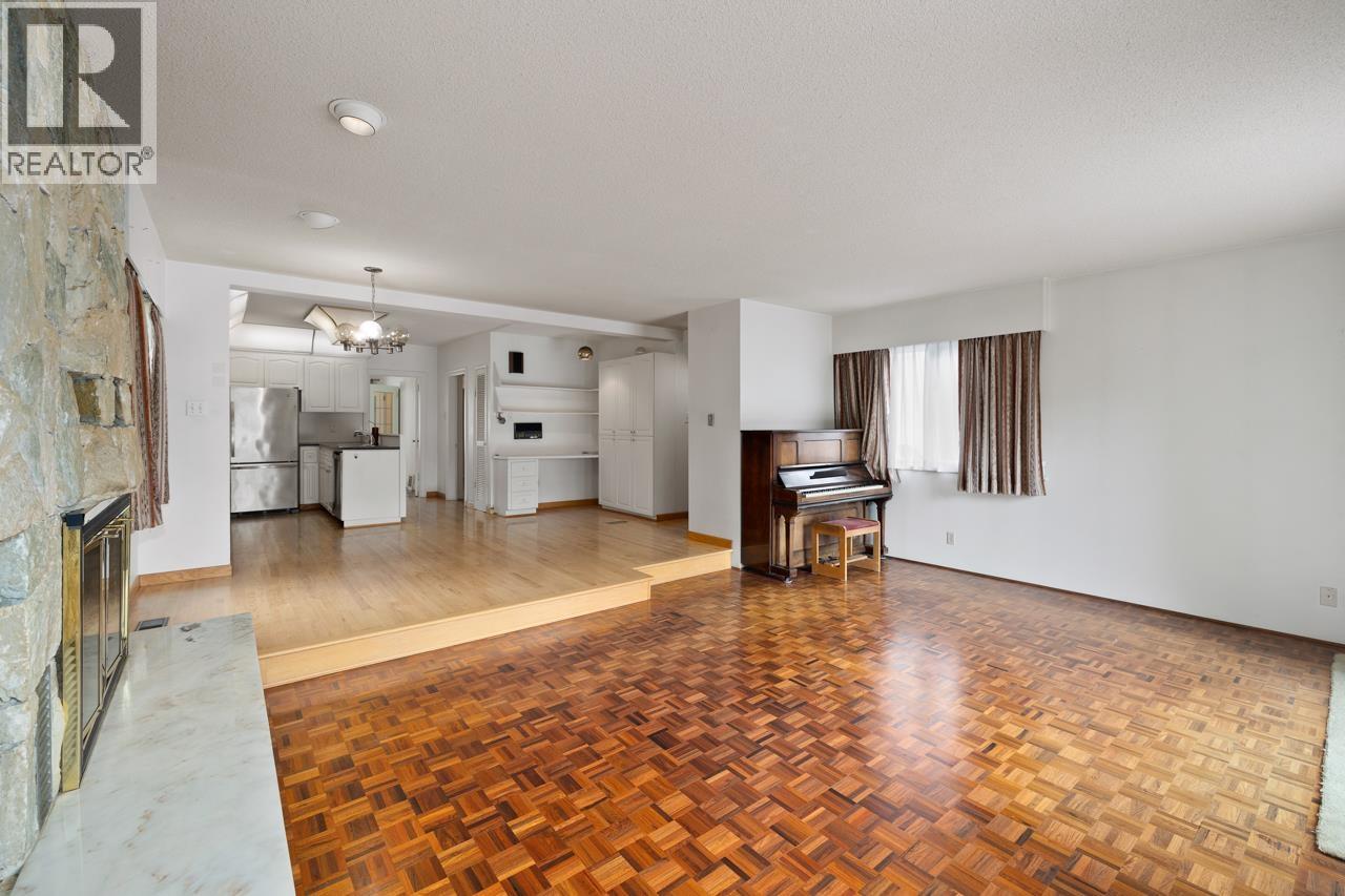 2676 West 33rd Avenue Property Photo 14