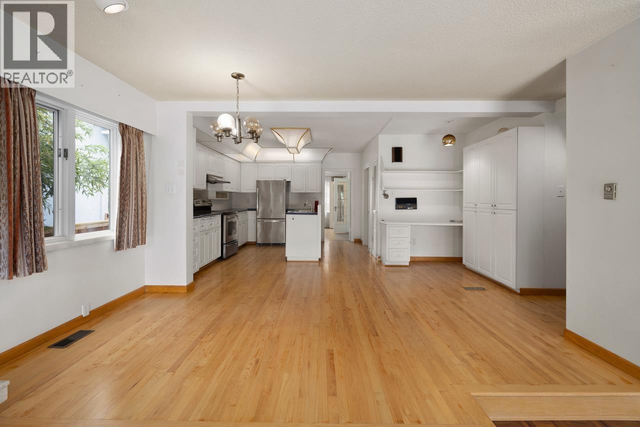 2676 West 33rd Avenue Property Photo 15