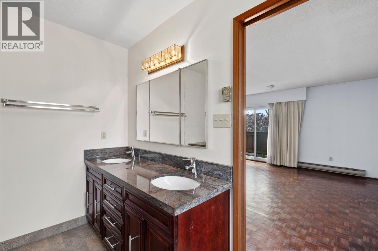 2676 West 33rd Avenue Property Photo 25