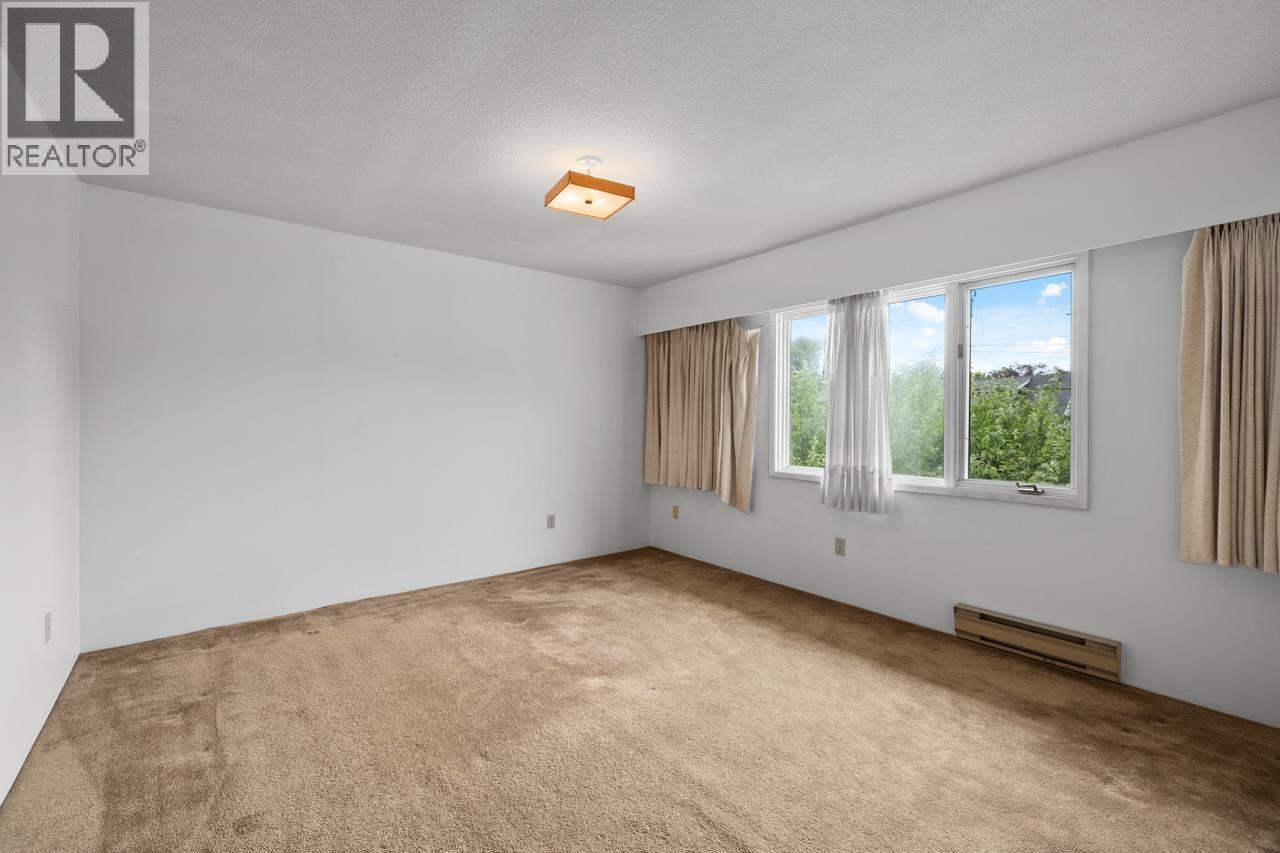 2676 West 33rd Avenue Property Photo 28