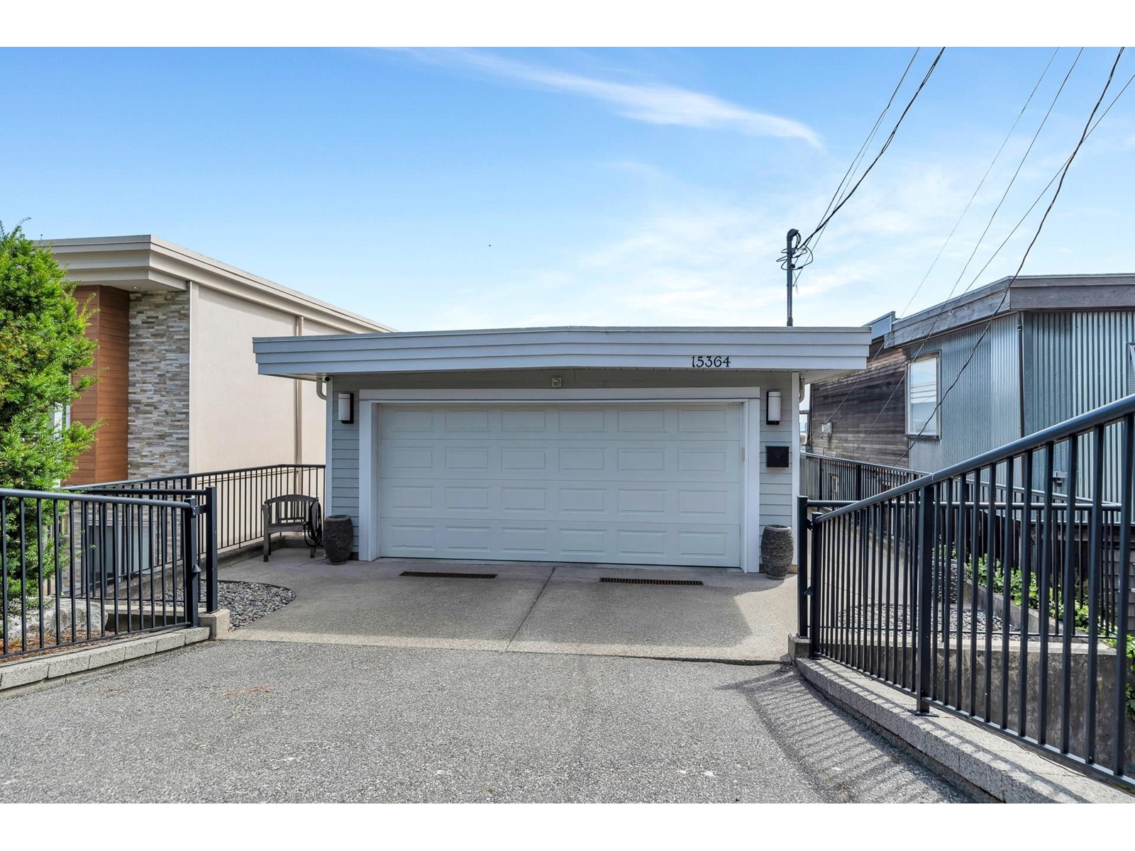 15364 Victoria Avenue Property Photo