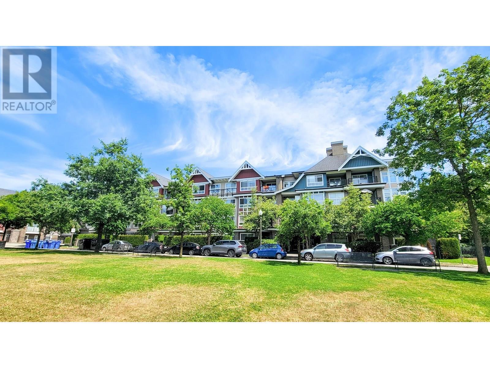 212 7088 Mont Royal Square Property Photo 1