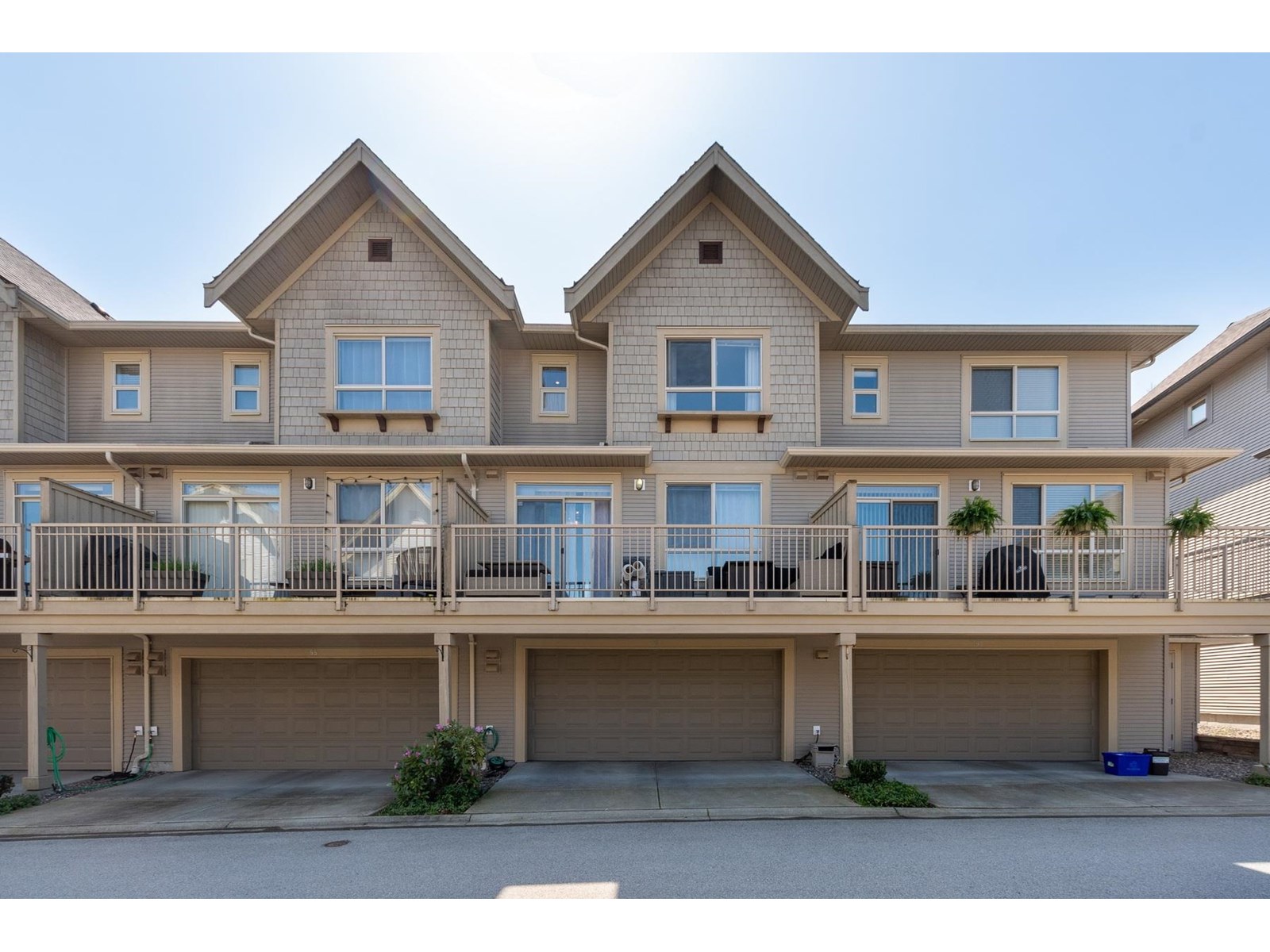 96 2738 158 STREET Property Photo 1
