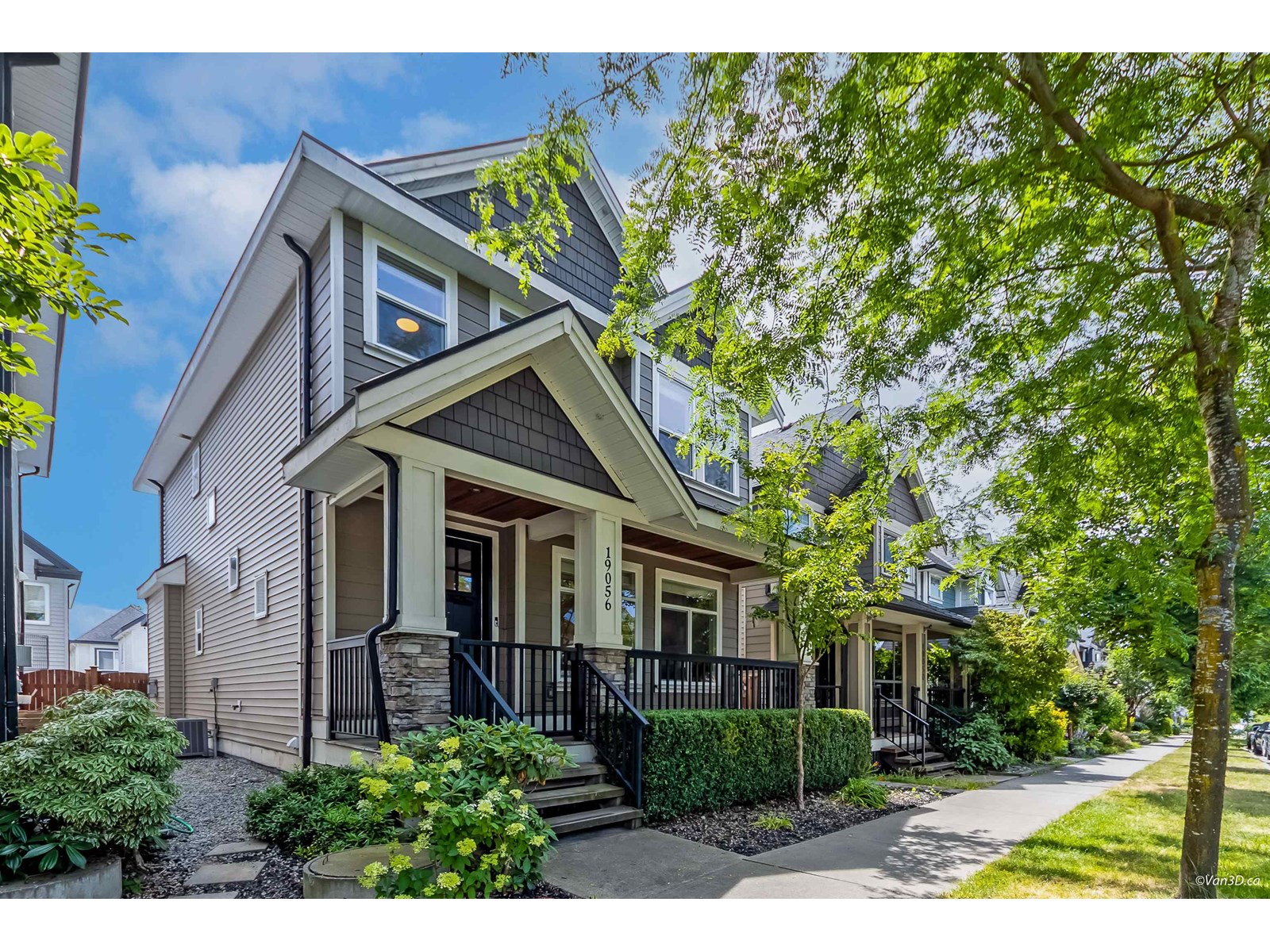 19056 68 Avenue Property Photo 1
